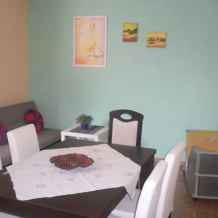 Ceki Apartment *