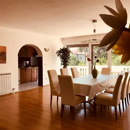 Ceki Apartment *